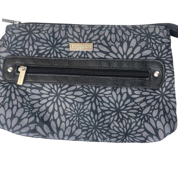 Baggallini Crossbody Wristlet Clutch Gray Floral Geometric Purse - Picture 2 of 8